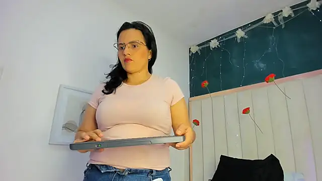 africa holmes online show from 02-18-26, 02:20