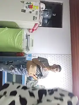 Snapshot of 1418edwar chatting on 02-14-26, 12:11 1418edwar online show from 02-14-26, 12:11