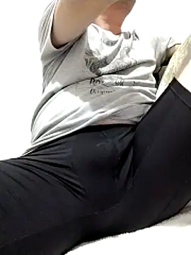 Bombi22 online show from 10-18-25, 04:14