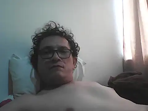 Snapshot of Bombi22 chatting on 11-24-25, 05:24 Bombi22 online show from 11-24-25, 05:24
