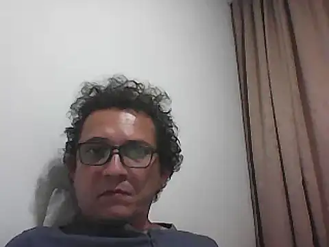 Snapshot of Bombi22 chatting on 12-20-25, 05:54 Bombi22 online show from 12-20-25, 05:54