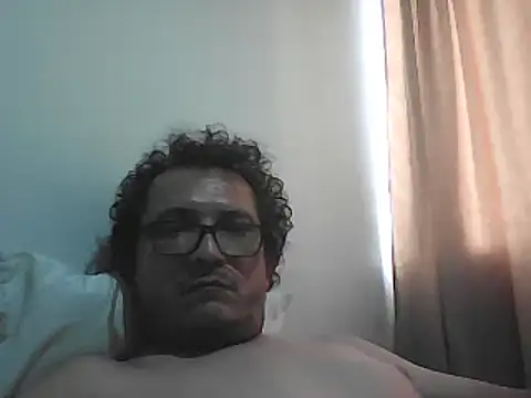 Snapshot of Bombi22 chatting on 12-05-25, 09:34 Bombi22 online show from 12-05-25, 09:34