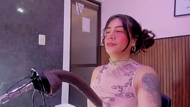 violett collins  online show from 02-12-26, 05:18