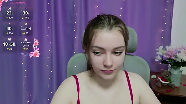 Lana  Cute  online show from 04-13-26, 02:32