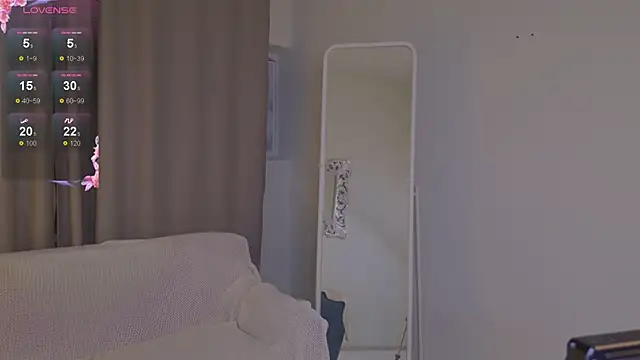 Lana  Cute  online show from 03-17-25, 06:00