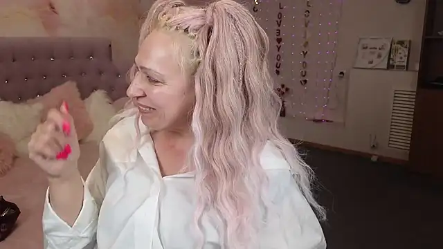 Snapshot of Penelope_Pinky chatting on 03-04-25, 08:38 Penelope Pinky online show from 03-04-25, 08:38