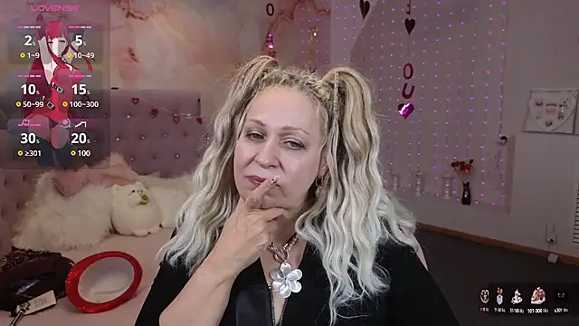 Snapshot of Penelope_Pinky chatting on 02-19-25, 08:41 Penelope Pinky online show from 02-19-25, 08:41