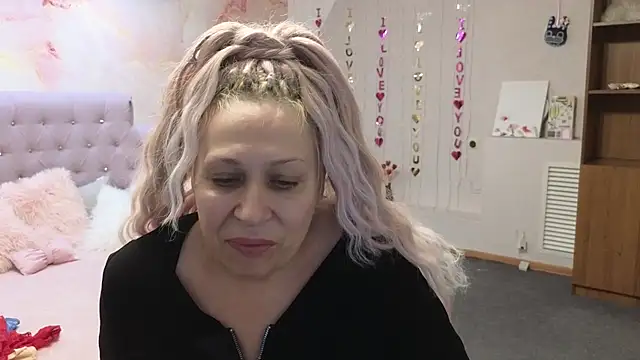 Snapshot of Penelope_Pinky chatting on 03-18-25, 07:33 Penelope Pinky online show from 03-18-25, 07:33