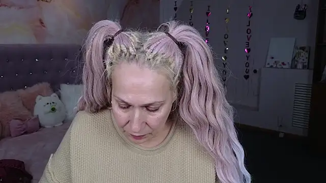 Snapshot of Penelope_Pinky chatting on 03-19-25, 05:17 Penelope Pinky online show from 03-19-25, 05:17