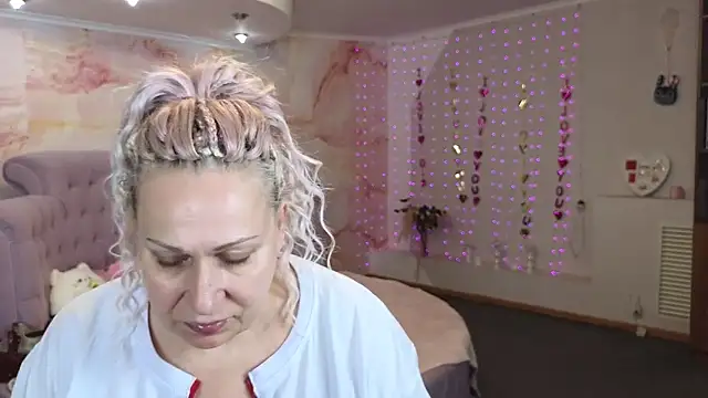 Snapshot of Penelope_Pinky chatting on 10-10-25, 11:11 Penelope Pinky online show from 10-10-25, 11:11