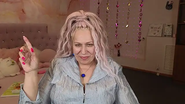 Snapshot of Penelope_Pinky chatting on 02-26-25, 05:42 Penelope Pinky online show from 02-26-25, 05:42