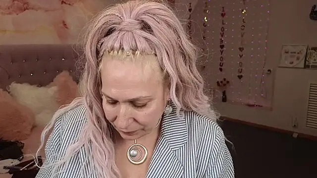 Snapshot of Penelope_Pinky chatting on 03-03-25, 08:32 Penelope Pinky online show from 03-03-25, 08:32