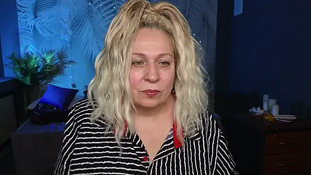 Snapshot of Penelope_Pinky chatting on 02-15-25, 05:39 Penelope Pinky online show from 02-15-25, 05:39