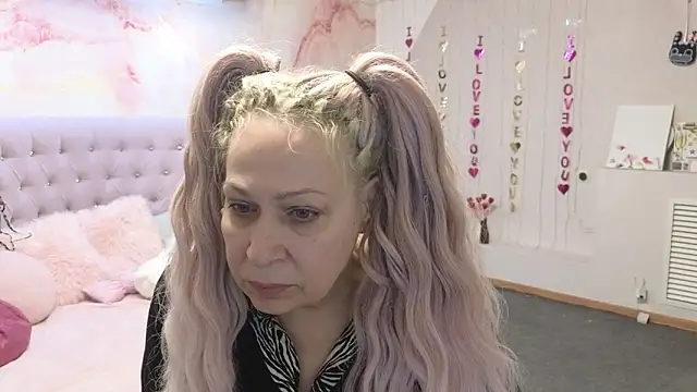 Snapshot of Penelope_Pinky chatting on 03-19-25, 04:03 Penelope Pinky online show from 03-19-25, 04:03