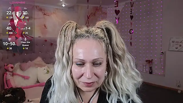 Snapshot of Penelope_Pinky chatting on 02-19-25, 05:38 Penelope Pinky online show from 02-19-25, 05:38