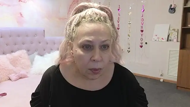 Snapshot of Penelope_Pinky chatting on 03-18-25, 04:29 Penelope Pinky online show from 03-18-25, 04:29