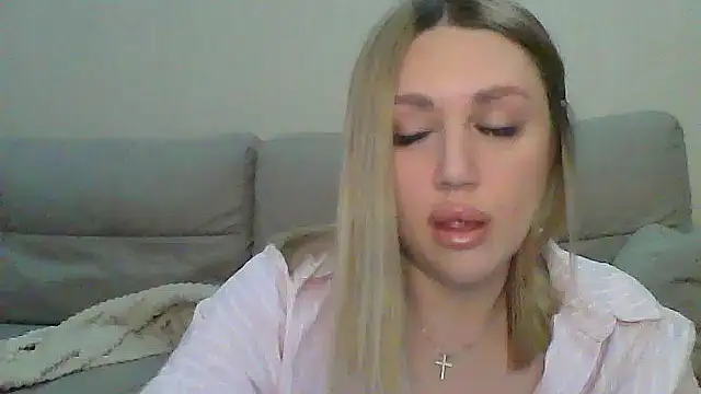 Snapshot of VickyLove047 chatting on 09-15-25, 05:52 VickyLove047 online show from 09-15-25, 05:52