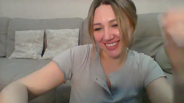 Snapshot of VickyLove047 chatting on 03-18-25, 05:23 VickyLove047 online show from 03-18-25, 05:23