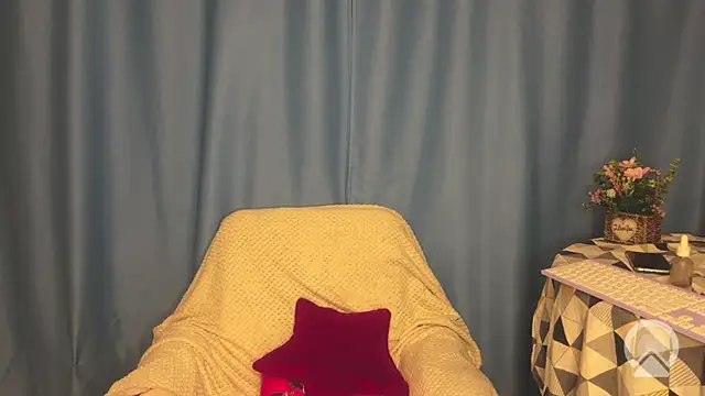 pink pikachu  online show from 04-14-26, 08:47