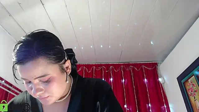 Snapshot of CassandraBaby_ chatting on 03-08-25, 12:11 CassandraBaby online show from 03-08-25, 12:11