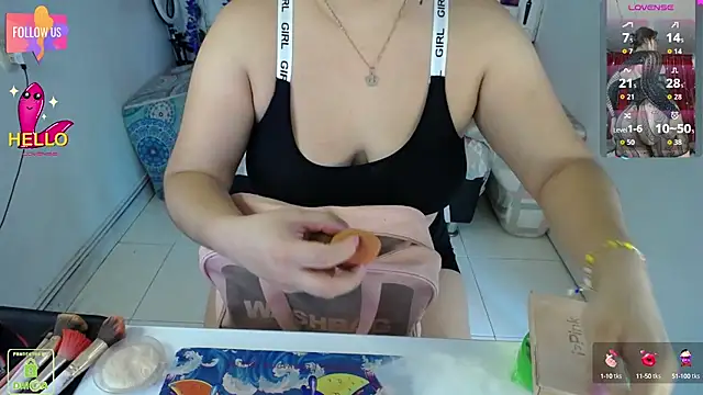 Snapshot of CassandraBaby_ chatting on 10-17-25, 08:32 CassandraBaby online show from 10-17-25, 08:32