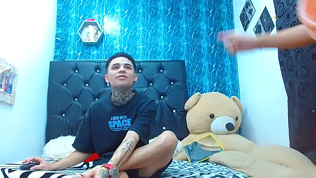 Snapshot of exotic_hot_couple chatting on 03-09-25, 07:26 exotic hot couple online show from 03-09-25, 07:26