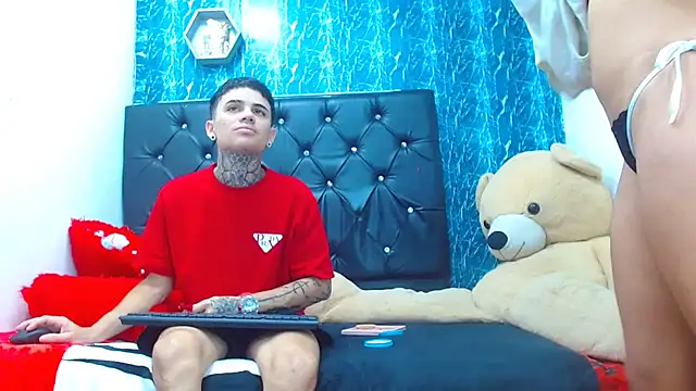 Snapshot of exotic_hot_couple chatting on 01-31-25, 01:22 exotic hot couple online show from 01-31-25, 01:22