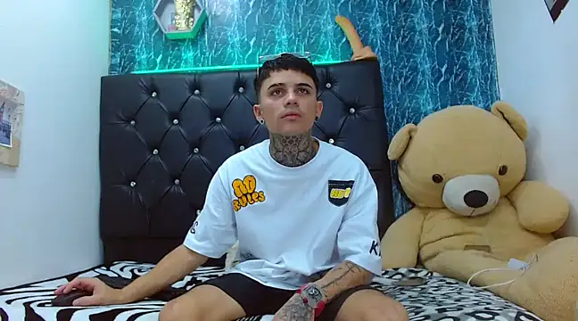 Snapshot of exotic_hot_couple chatting on 02-25-25, 09:58 exotic hot couple online show from 02-25-25, 09:58