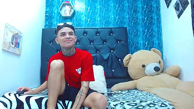 Snapshot of exotic_hot_couple chatting on 03-09-25, 02:50 exotic hot couple online show from 03-09-25, 02:50