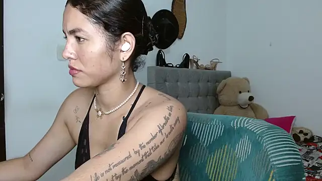 Snapshot of Sexy_Lia_ chatting on 05-30-26, 01:12 Sexy Lia online show from 05-30-26, 01:12