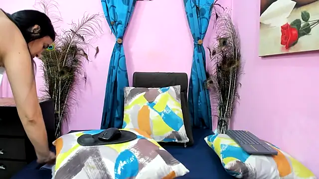 miss--flora online show from 02-20-26, 08:33