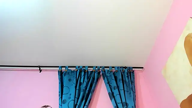 miss--flora online show from 11-26-25, 02:06