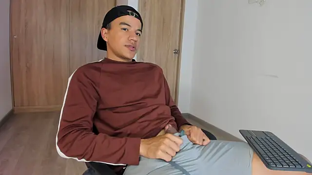 Snapshot of lucas_wellx chatting on 05-28-26, 02:19 lucas wellx online show from 05-28-26, 02:19