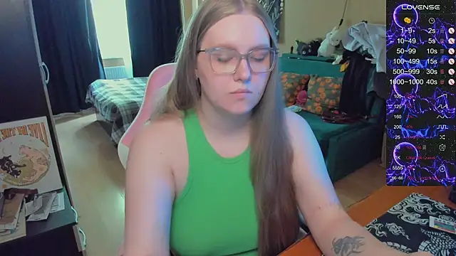 Snapshot of Alice_Dreamgirl_ chatting on 05-08-26, 11:36 Alice Dreamgirl online show from 05-08-26, 11:36