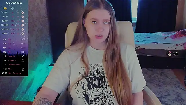 Snapshot of Alice_Dreamgirl_ chatting on 01-17-25, 08:45 Alice Dreamgirl  online show from 01-17-25, 08:45