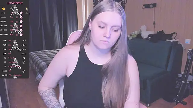 Snapshot of Alice_Dreamgirl_ chatting on 10-17-25, 11:56 Alice Dreamgirl  online show from 10-17-25, 11:56