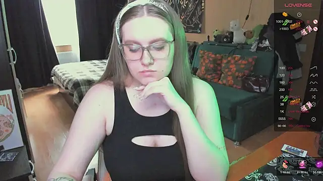 Snapshot of Alice_Dreamgirl_ chatting on 04-23-26, 12:29 Alice Dreamgirl online show from 04-23-26, 12:29