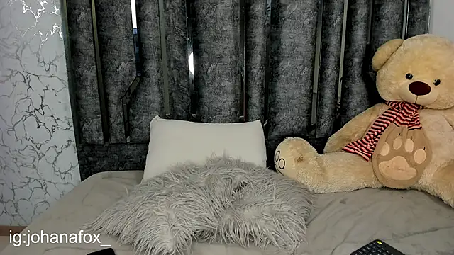 johanafox  online show from 01-17-25, 06:04