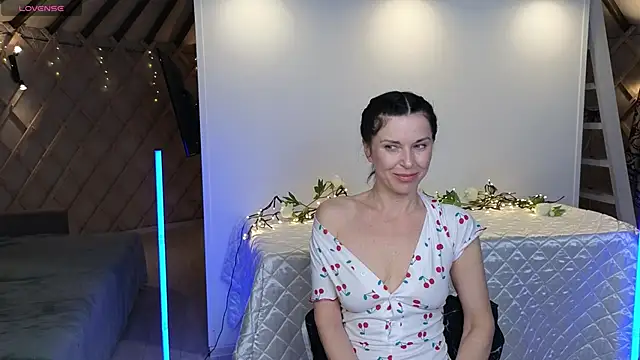 Snapshot of LinaJoy chatting on 05-31-26, 10:10 LinaJoy online show from 05-31-26, 10:10
