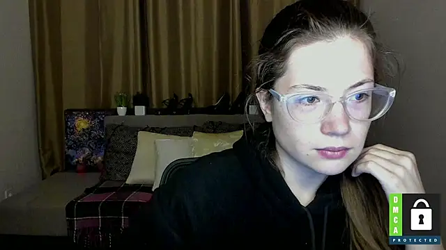 Snapshot of Alicia_redfollow chatting on 09-17-25, 11:23 Alicia redfollow online show from 09-17-25, 11:23