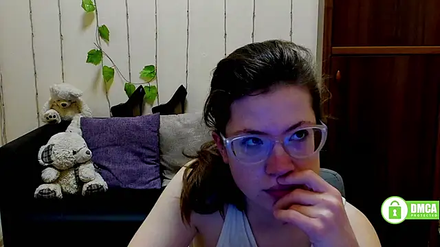 Snapshot of Alicia_redfollow chatting on 03-04-25, 06:37 Alicia redfollow online show from 03-04-25, 06:37