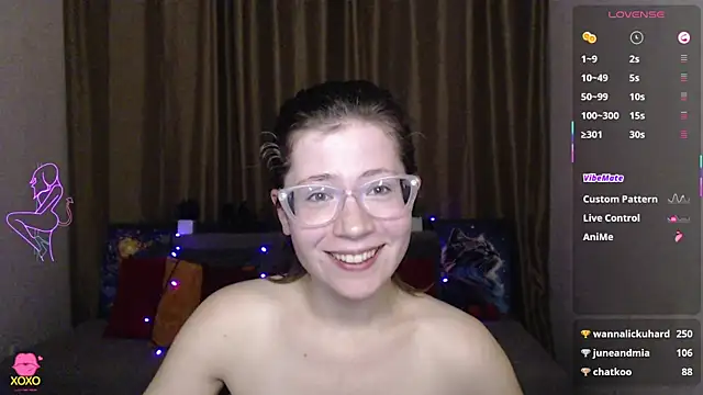 Snapshot of Alicia_redfollow chatting on 03-15-25, 09:30 Alicia redfollow online show from 03-15-25, 09:30