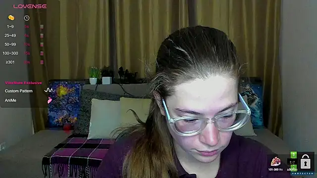 Snapshot of Alicia_redfollow chatting on 10-14-25, 05:24 Alicia redfollow online show from 10-14-25, 05:24