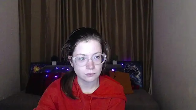 Snapshot of Alicia_redfollow chatting on 03-12-25, 06:29 Alicia redfollow online show from 03-12-25, 06:29