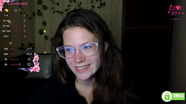 Snapshot of Alicia_redfollow chatting on 09-26-25, 11:28 Alicia redfollow online show from 09-26-25, 11:28