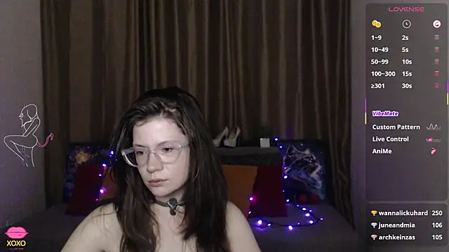 Snapshot of Alicia_redfollow chatting on 03-15-25, 03:37 Alicia redfollow online show from 03-15-25, 03:37