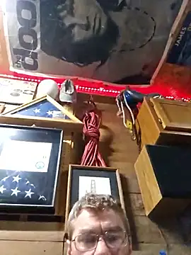 Snapshot of tileguyyy chatting on 10-16-25, 04:32 tileguyyy online show from 10-16-25, 04:32