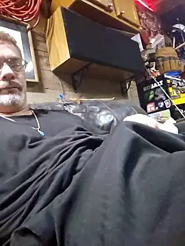 Snapshot of tileguyyy chatting on 09-23-25, 04:08 tileguyyy online show from 09-23-25, 04:08