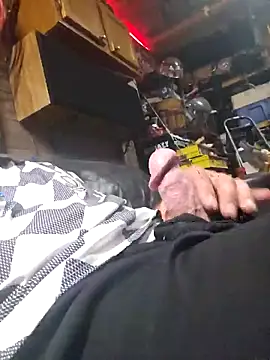 Snapshot of tileguyyy chatting on 09-16-25, 01:06 tileguyyy online show from 09-16-25, 01:06