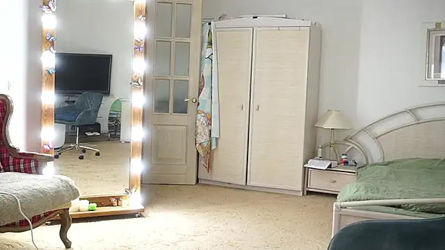 Snapshot of moonlight4u chatting on 09-29-25, 05:47 moonlight4u online show from 09-29-25, 05:47